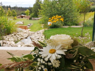 Svatba mezi květinami